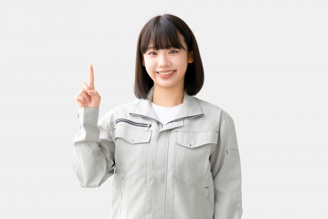 建設作業着を着た女性の笑顔